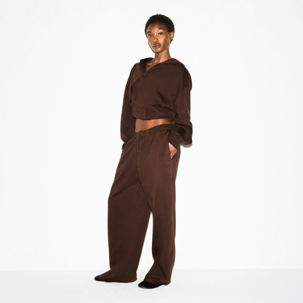 Skims Boyfriend Fleece Baggy Sweatpants - Picture 3 of 6
